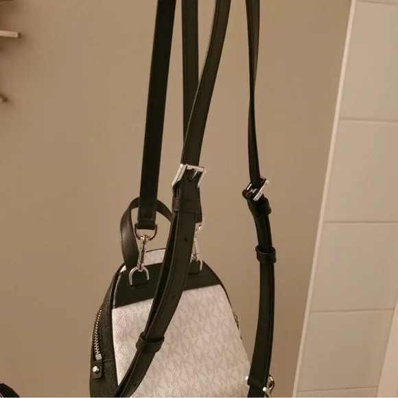 MICHAEL KORS RHEA BACKPACK - Picture 4 of 10